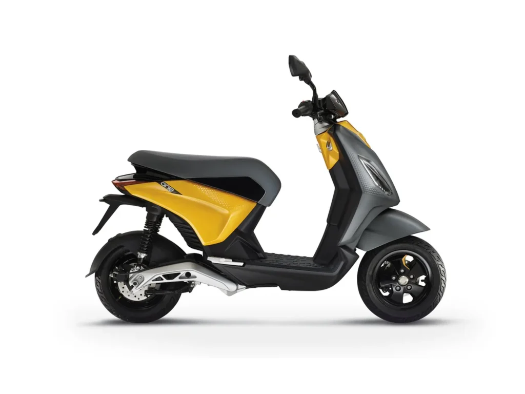 Piaggio-1-plus-electric-scooter